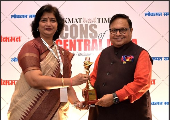 Honorable Director Smt. Smita Jiwatode Awarded As Icon of Central India By Lokmat Media House.